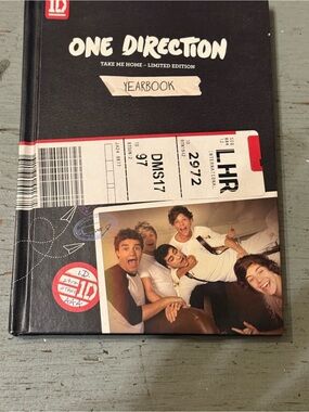 1D One Direction Black & Red 'Take Me Home' Yearbook CD Book